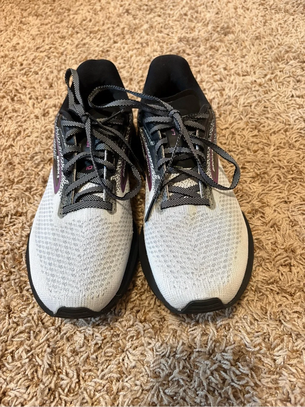 Brooks Launch 10 Running Shoes in Black Violet Women’s size 8